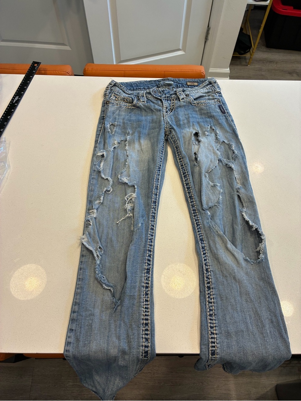 Silver Jeans Co. Tuesday Bootcut Distressed Jeans W26
